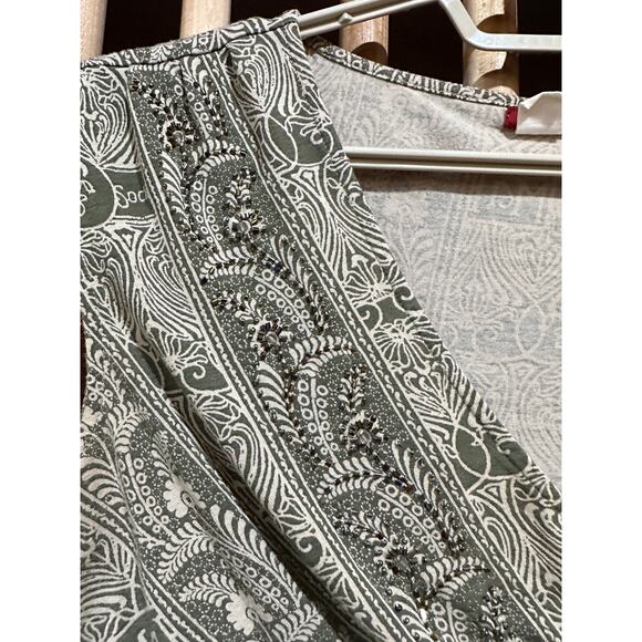 TapeMeasure Womens Top Size L Green Paisley All Over Print Beaded Boho STAIN - Picture 4 of 8